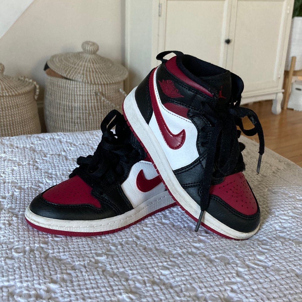 Air Jordan Mid Bred Little Kid 11